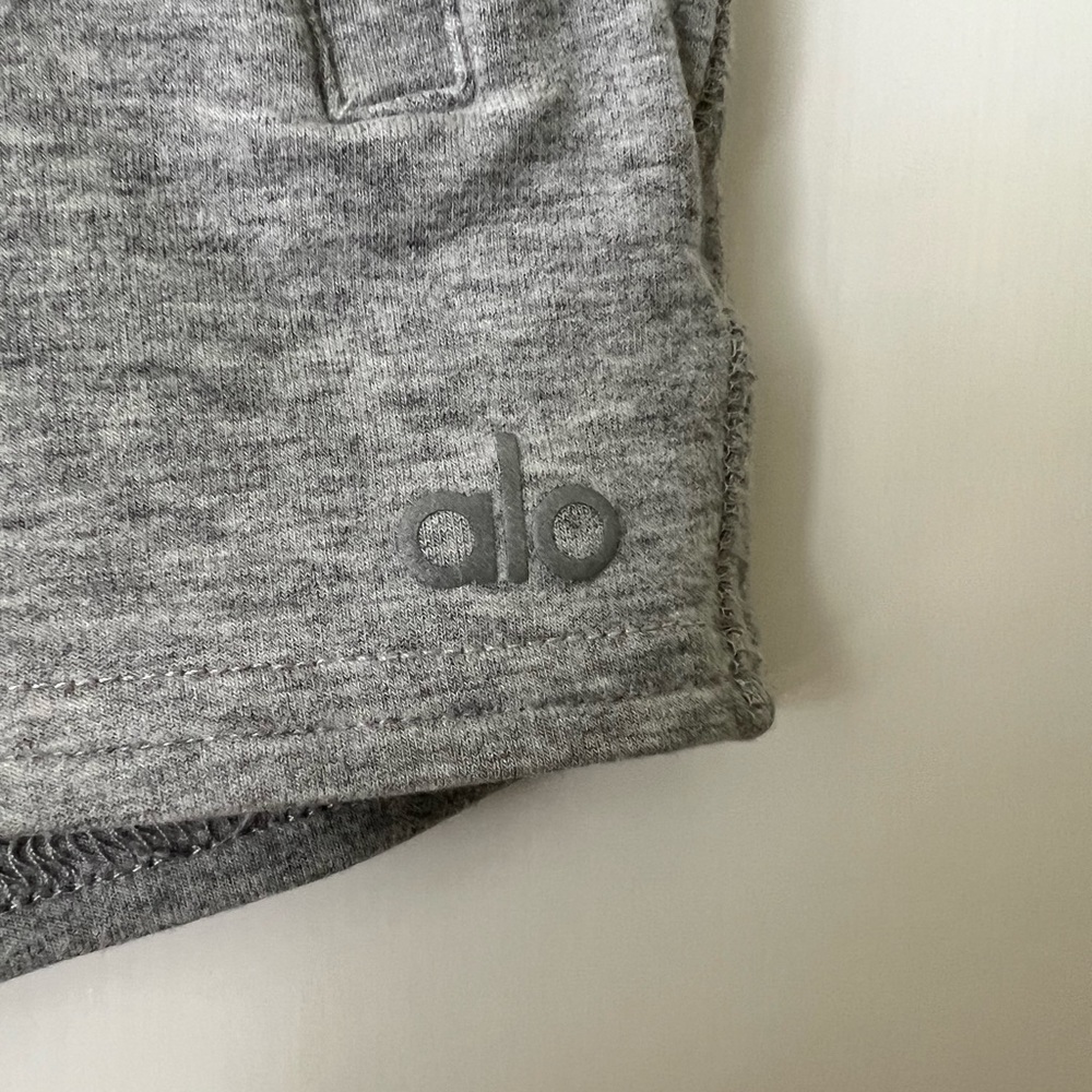 Alo Shorts Heather Grey sz Small
